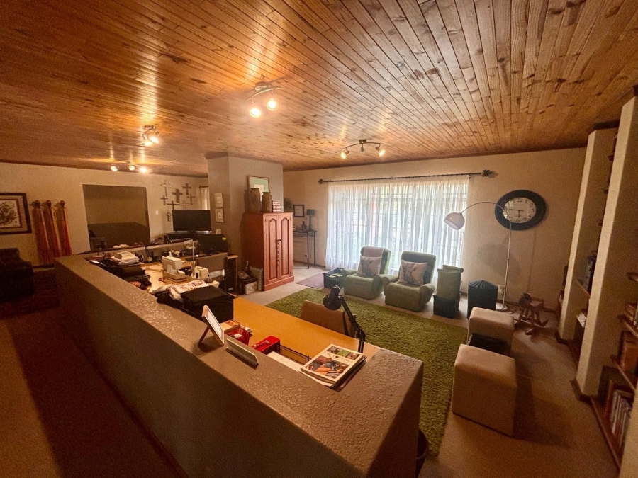 5 Bedroom Property for Sale in Wilkoppies North West